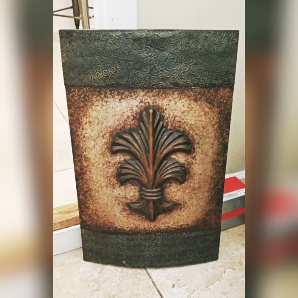 Metal Hobby Lobby Fleur-De-Lis picture